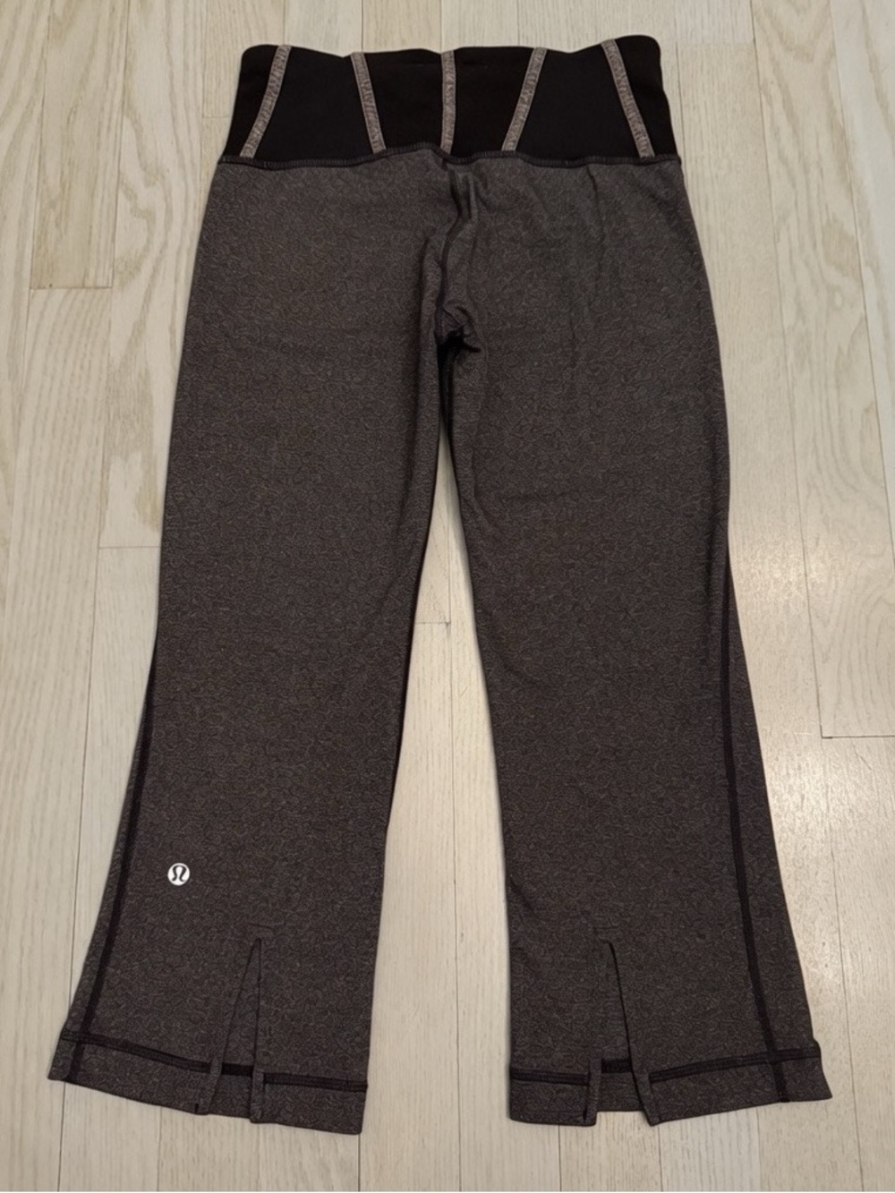 ♥️LULULEMON TADASANA CAPRI♥️